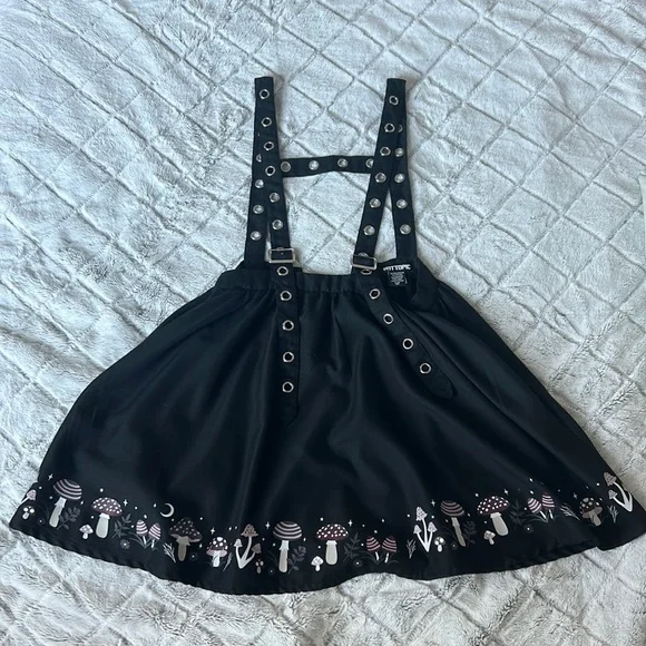 Black mushroom suspender skirt - Picture 1 of 4